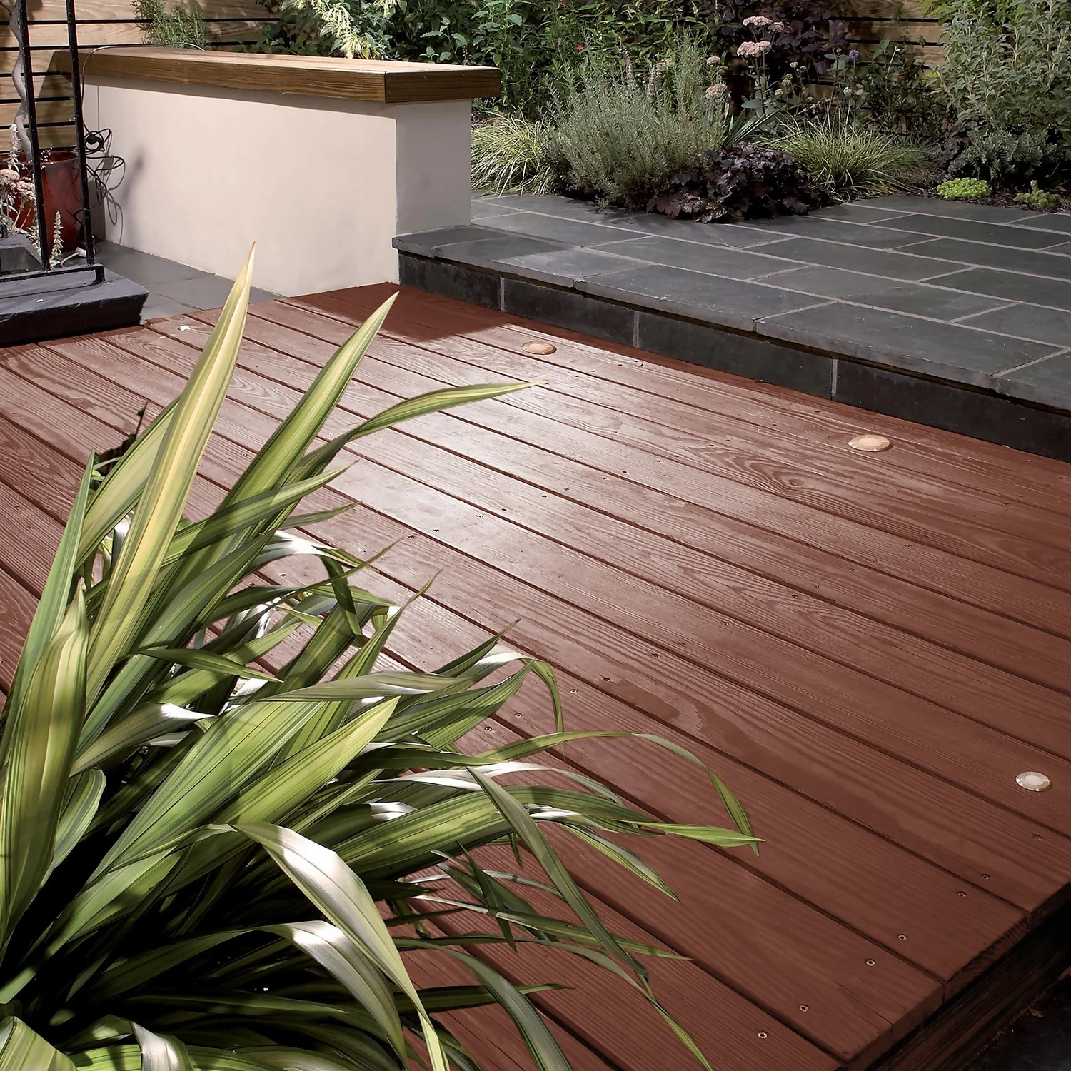 Sadolin Classic All Purpose Woodstain Teak - 2.5L 2 Sadolin Classic All Purpose Woodstain Teak - 2.5L - Image 2