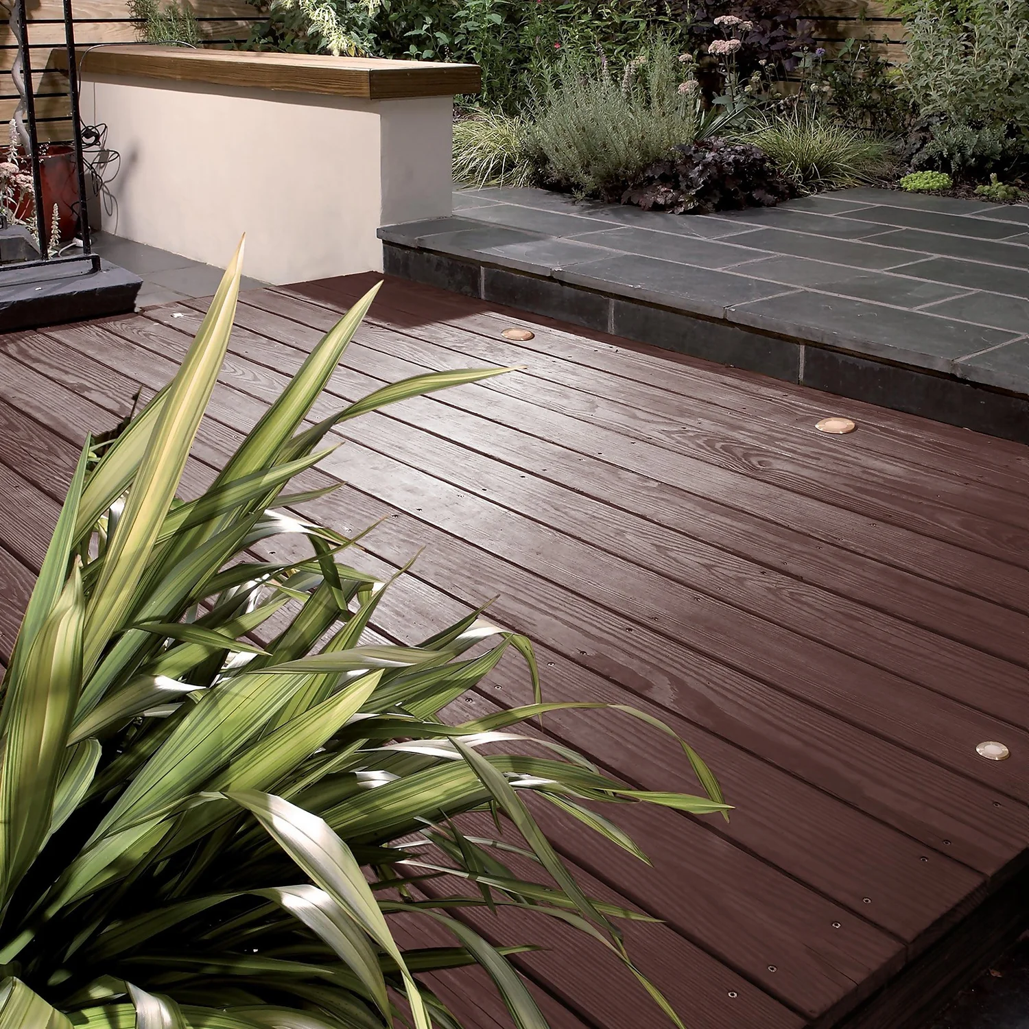 Sadolin Classic All Purpose Woodstain Rosewood - 2.5L 2 Sadolin Classic All Purpose Woodstain Rosewood - 2.5L - Image 2