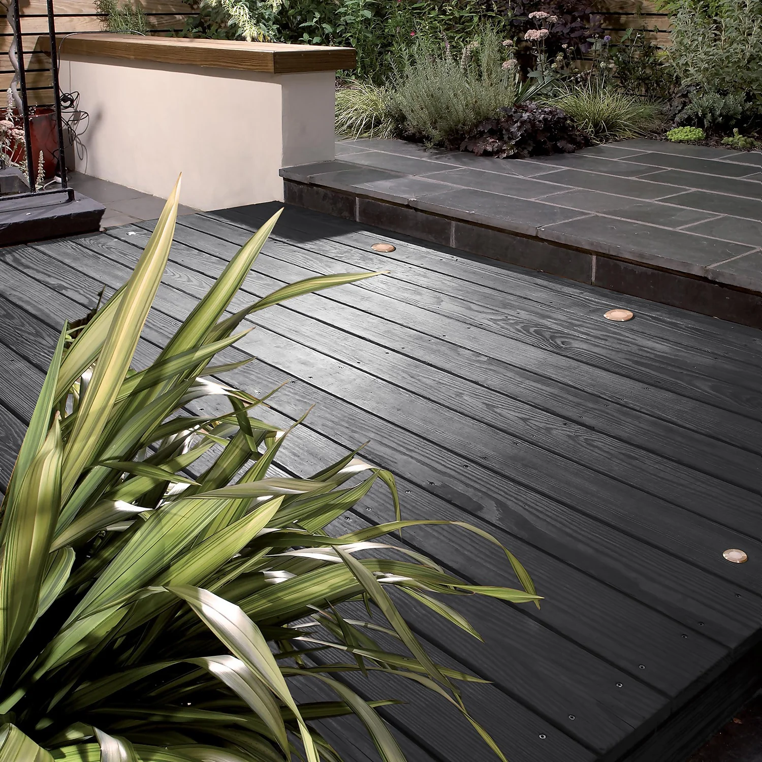 Sadolin Classic All Purpose Woodstain Ebony - 2.5L 2 Sadolin Classic All Purpose Woodstain Ebony - 2.5L - Image 2