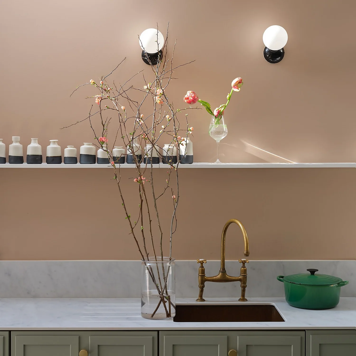 Farrow & Ball Estate Matt Emulsion Paint No.303 Templeton Pink - 2.5L 2 Farrow & Ball Estate Matt Emulsion Paint No.303 Templeton Pink - 2.5L - Image 2