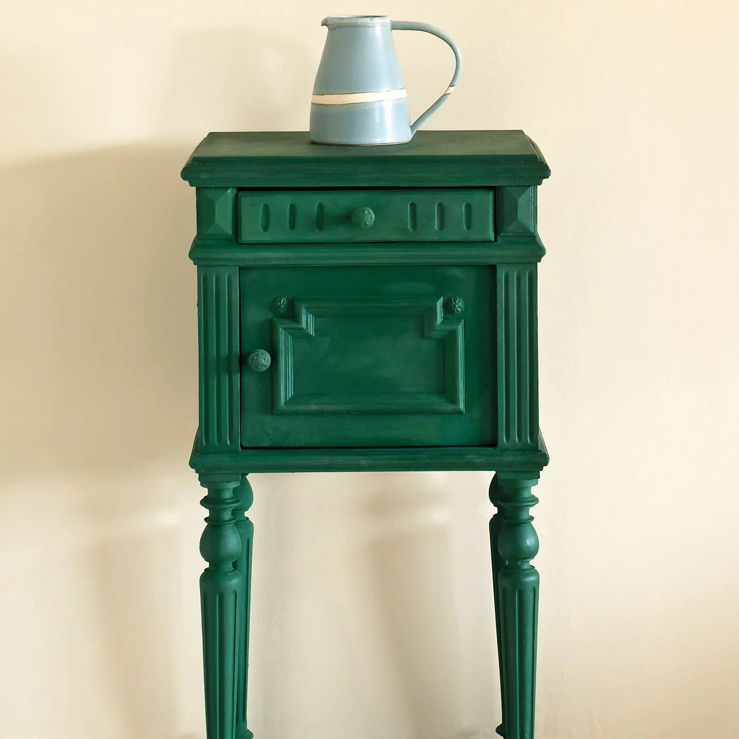 Annie Sloan Amsterdam Green Chalk Paint - 1L 2 Annie Sloan Amsterdam Green Chalk Paint - 1L - Image 2