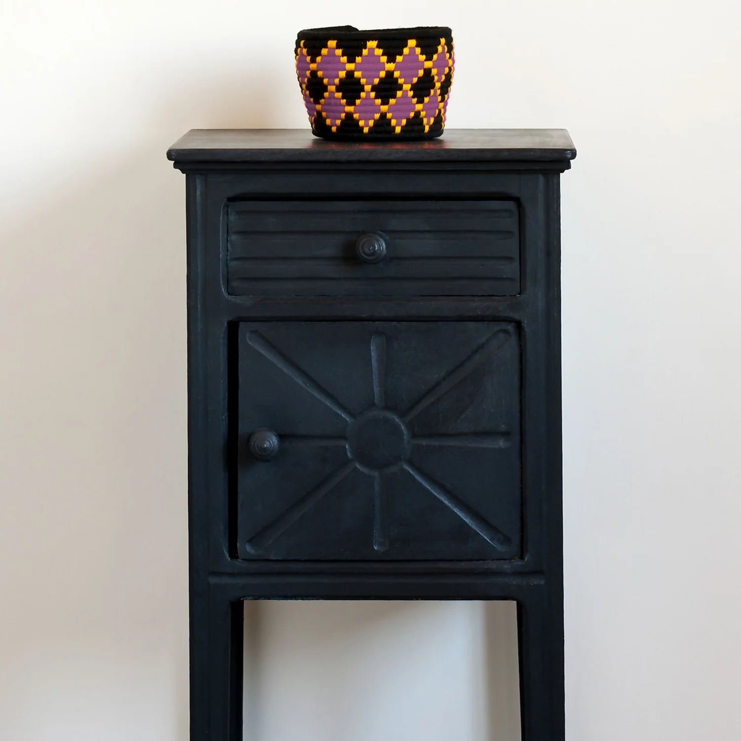 Annie Sloan Athenian Black Chalk Paint - 1L 2 Annie Sloan Athenian Black Chalk Paint - 1L - Image 2