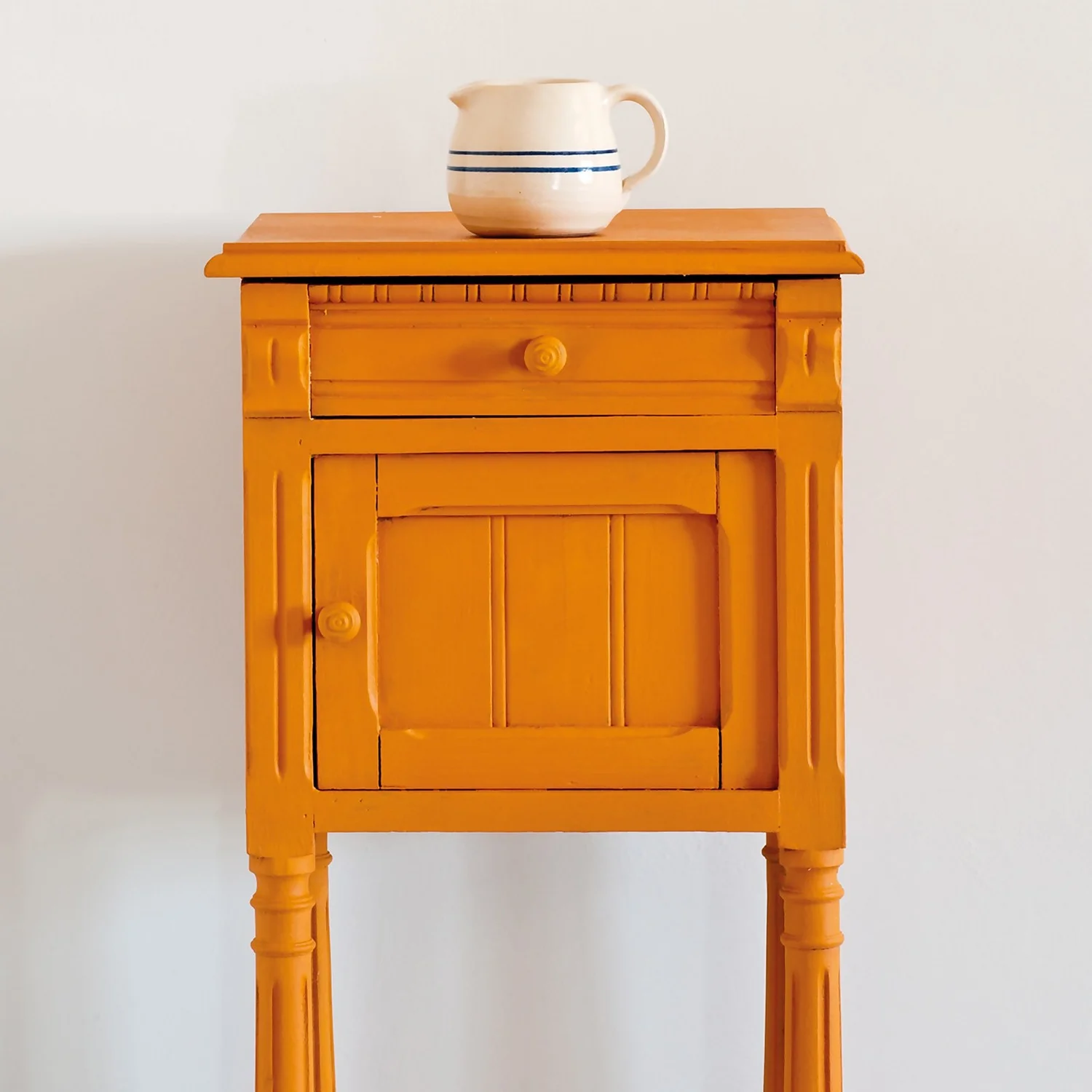 Annie Sloan Barcelona Orange Chalk Paint - 1L 2 Annie Sloan Barcelona Orange Chalk Paint - 1L - Image 2