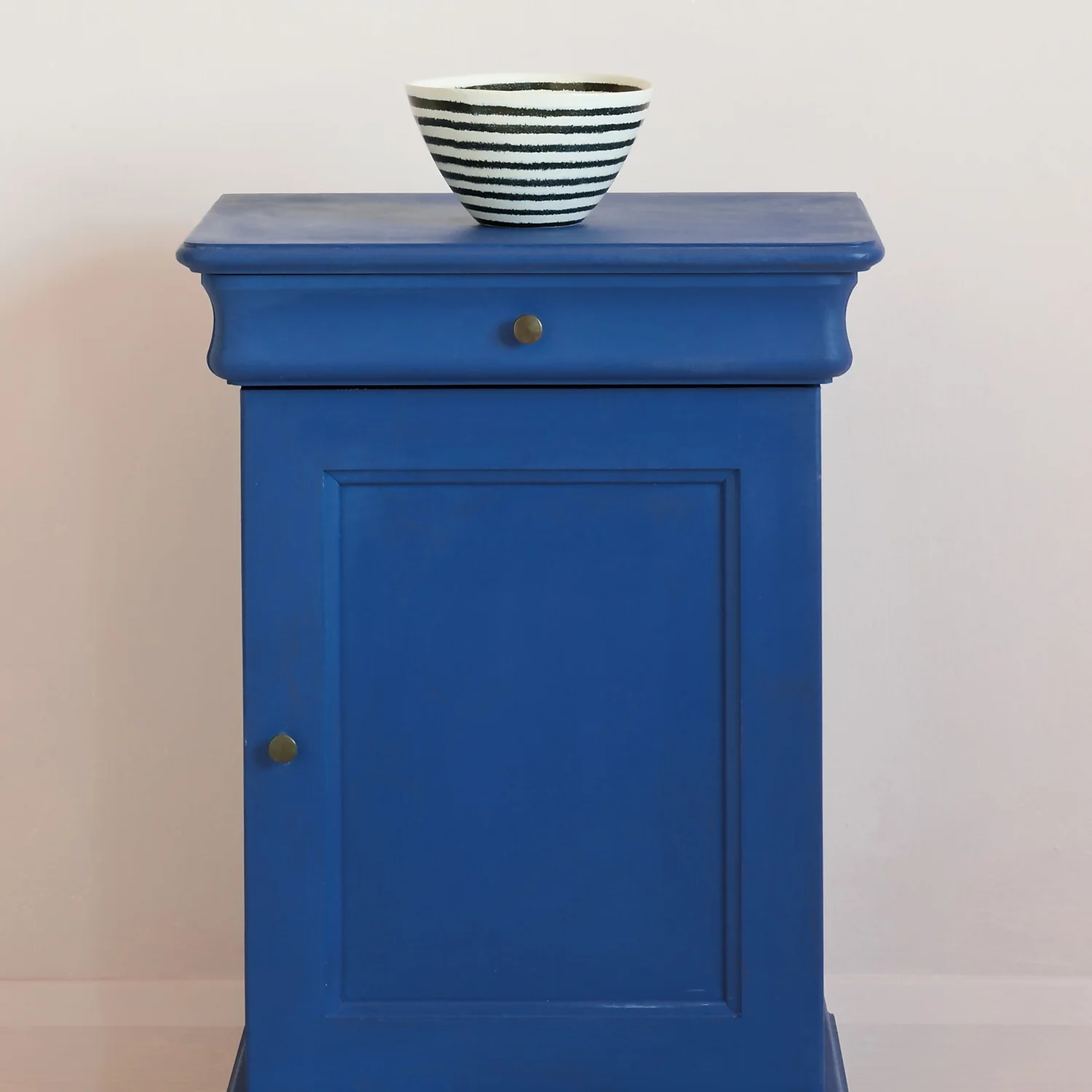 Annie Sloan Napoleonic Blue Chalk Paint - 1L 2 Annie Sloan Napoleonic Blue Chalk Paint - 1L - Image 2