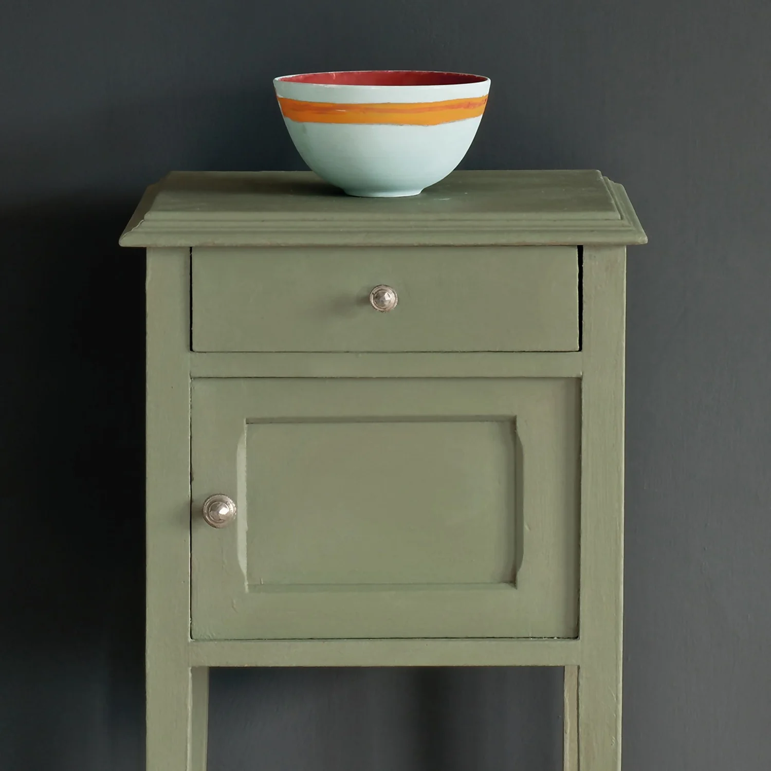 Annie Sloan Chateau Grey Chalk Paint - 120ml 2 Annie Sloan Chateau Grey Chalk Paint - 120ml - Image 2