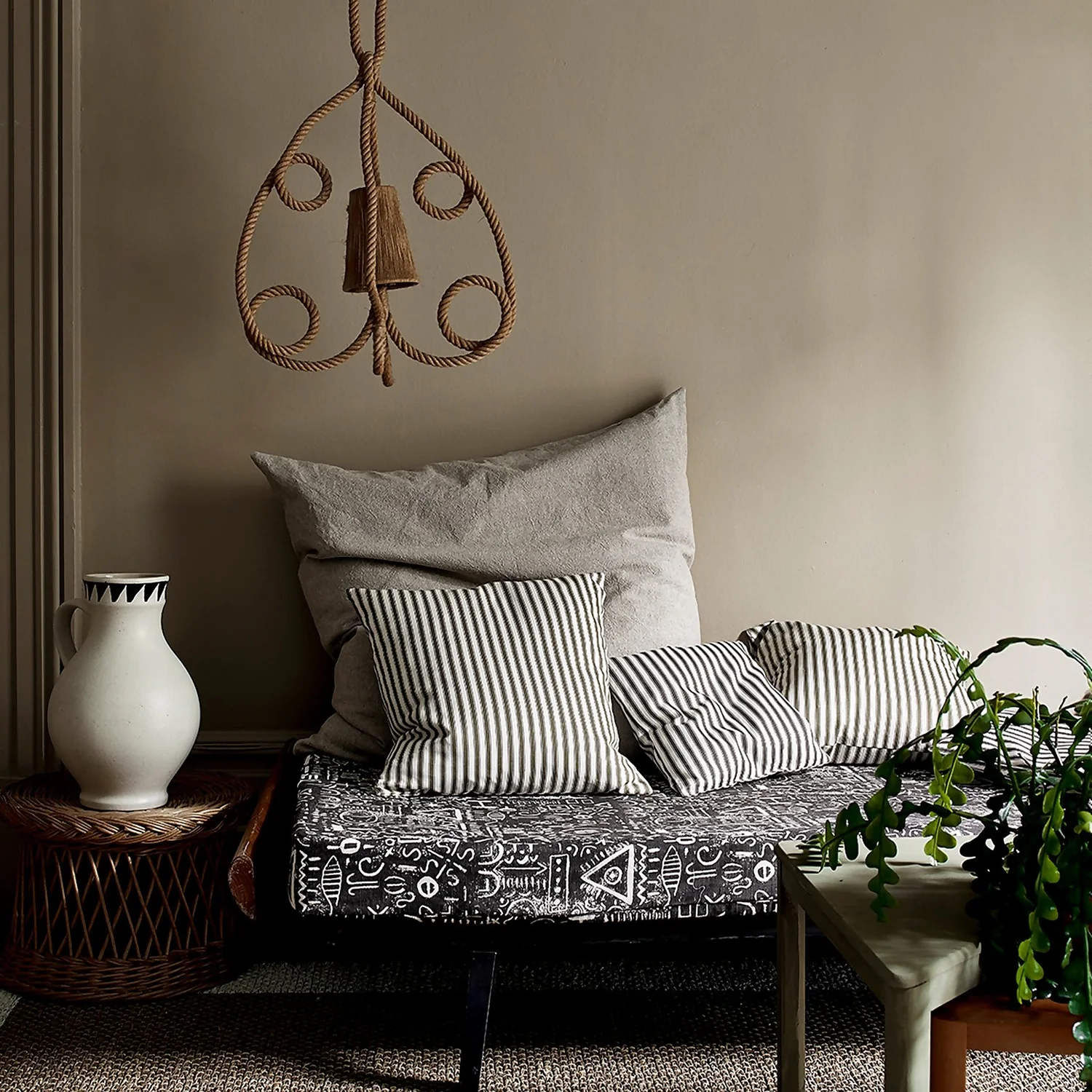 Annie Sloan Wall Paint French Linen - 2.5L 2 Annie Sloan Wall Paint French Linen - 2.5L - Image 2