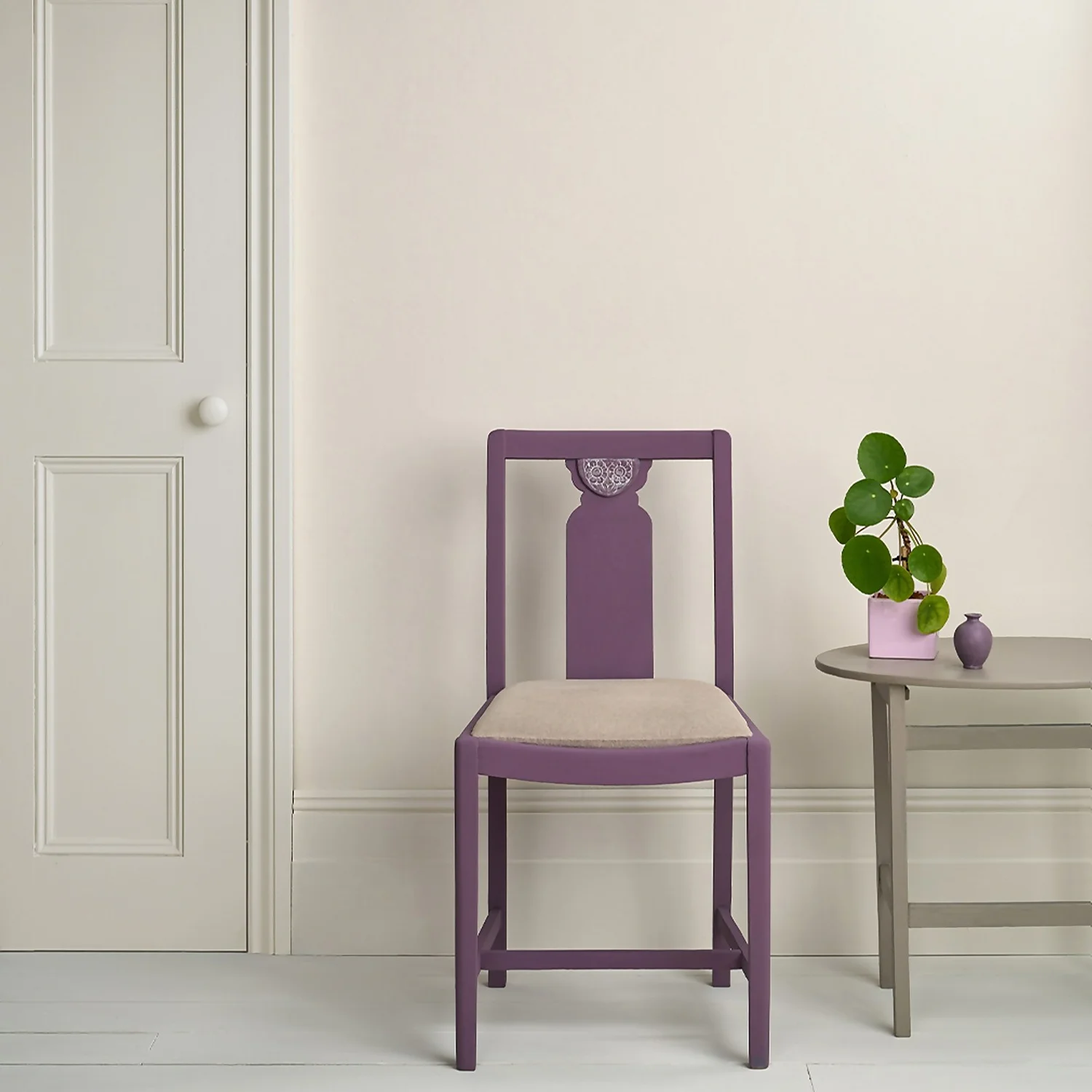 Annie Sloan Old White Satin Paint - 750ml 2 Annie Sloan Old White Satin Paint - 750ml - Image 2