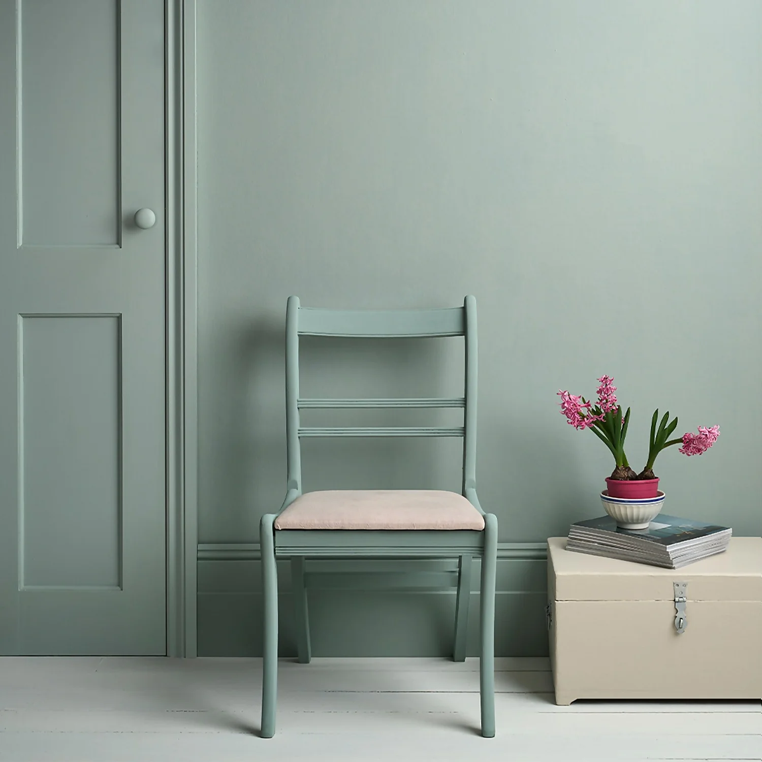 Annie Sloan Satin Paint Pemberley Blue - 750ml 2 Annie Sloan Satin Paint Pemberley Blue - 750ml - Image 2