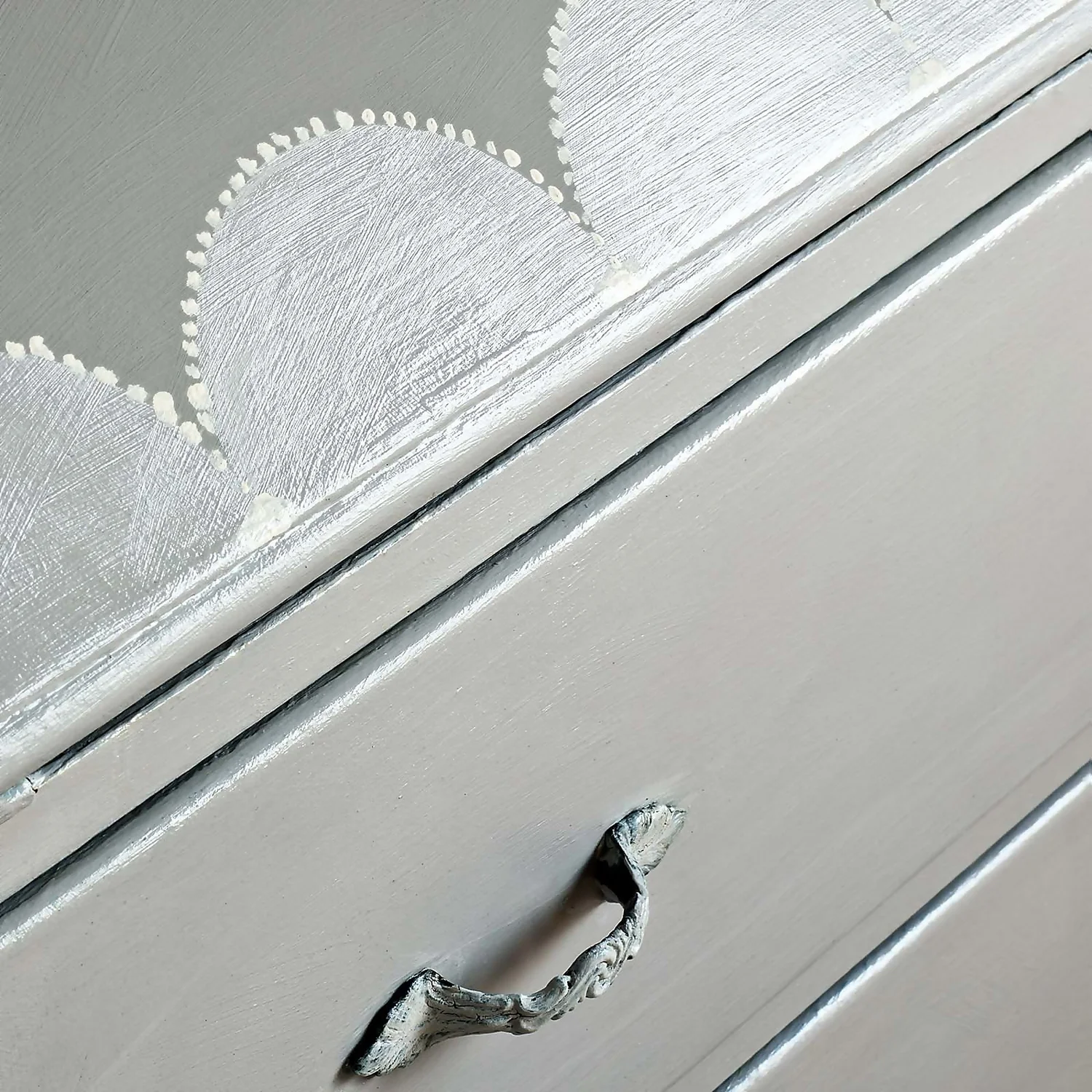 Annie Sloan Gloss Lacquer - 750ml 2 Annie Sloan Gloss Lacquer - 750ml - Image 2